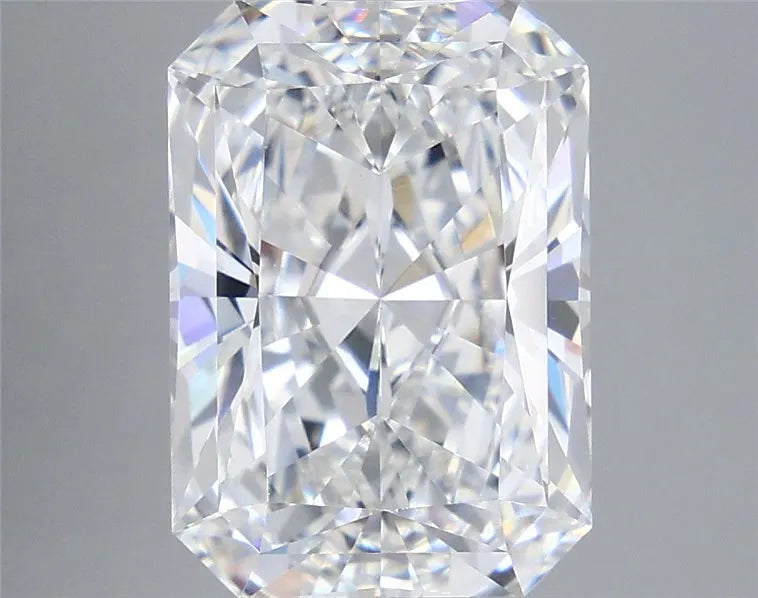 5.03ct Radiant Lab Grown Diamond (Colour E, Clarity VVS2, IGI Certified)