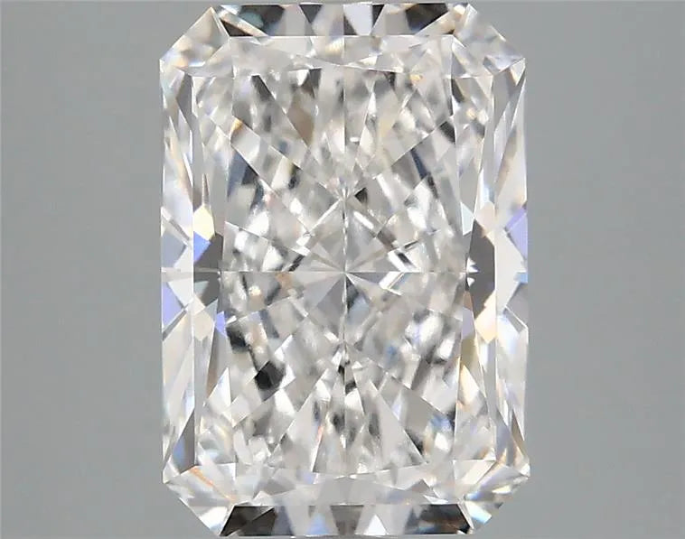 3.01ct Radiant Lab Grown Diamond (Colour E, Clarity VVS2, IGI Certified)